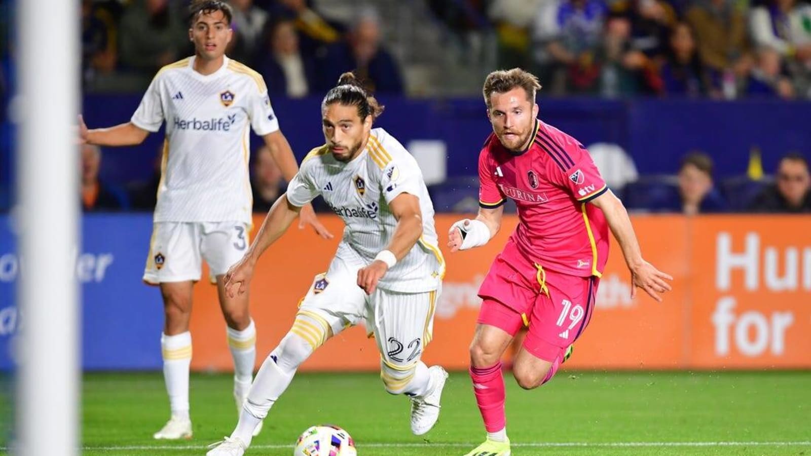 Galaxy score in stoppage time to earn draw vs. St. Louis City