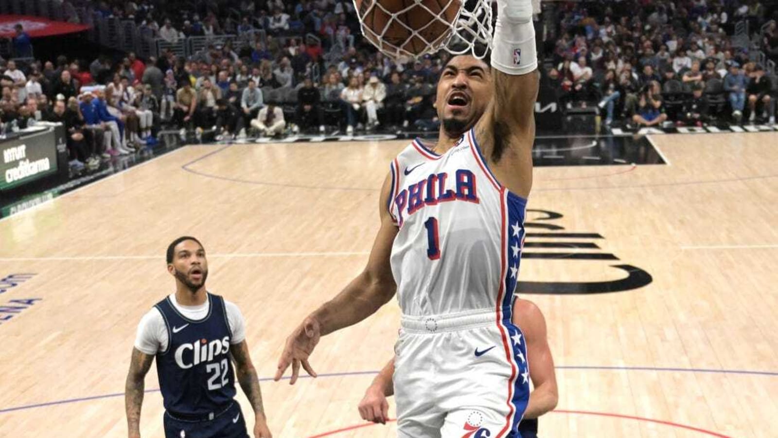 Forward KJ Martin re-signs with 76ers