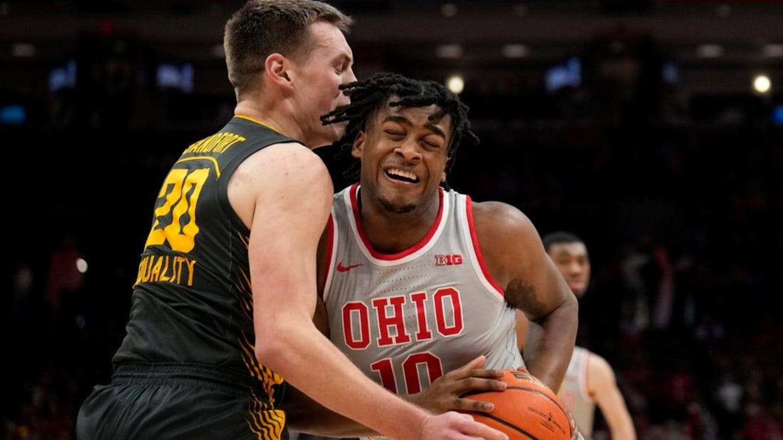 Ohio State snaps five-game skid, halts Iowa&#39;s win streak