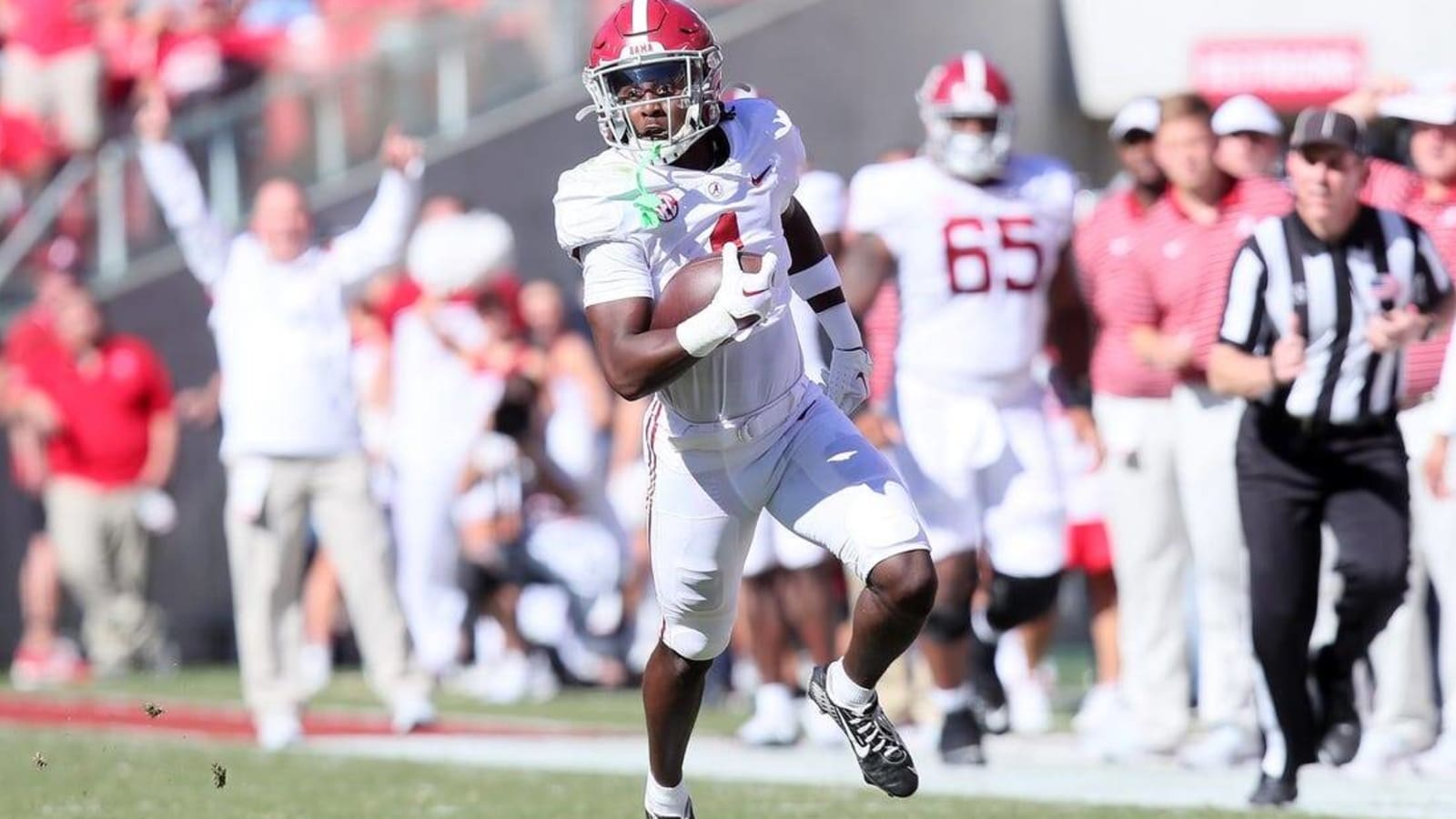 No. 2 Alabama uses ground game to beat No. 20 Arkansas