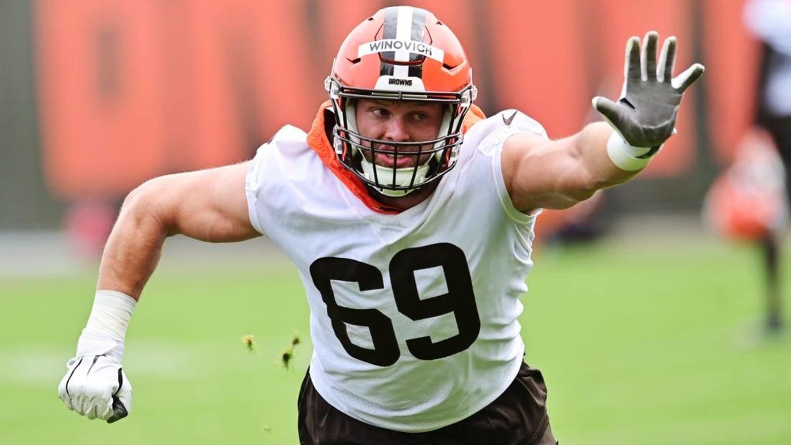 Browns activate DE Chase Winovich, put G Michael Dunn on IR