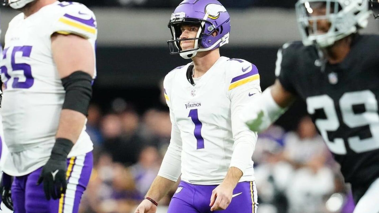 Late field goal lets Vikings beat Raiders 3-0