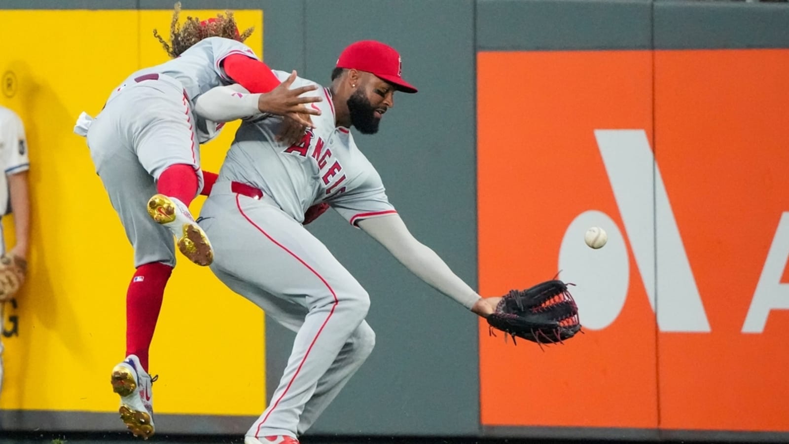Angels end skid, snap Royals&#39; winning streak