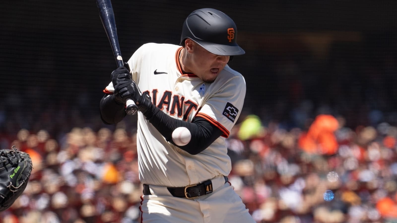 Giants&#39; Wilmer Flores exercises option, Robbie Ray staying put