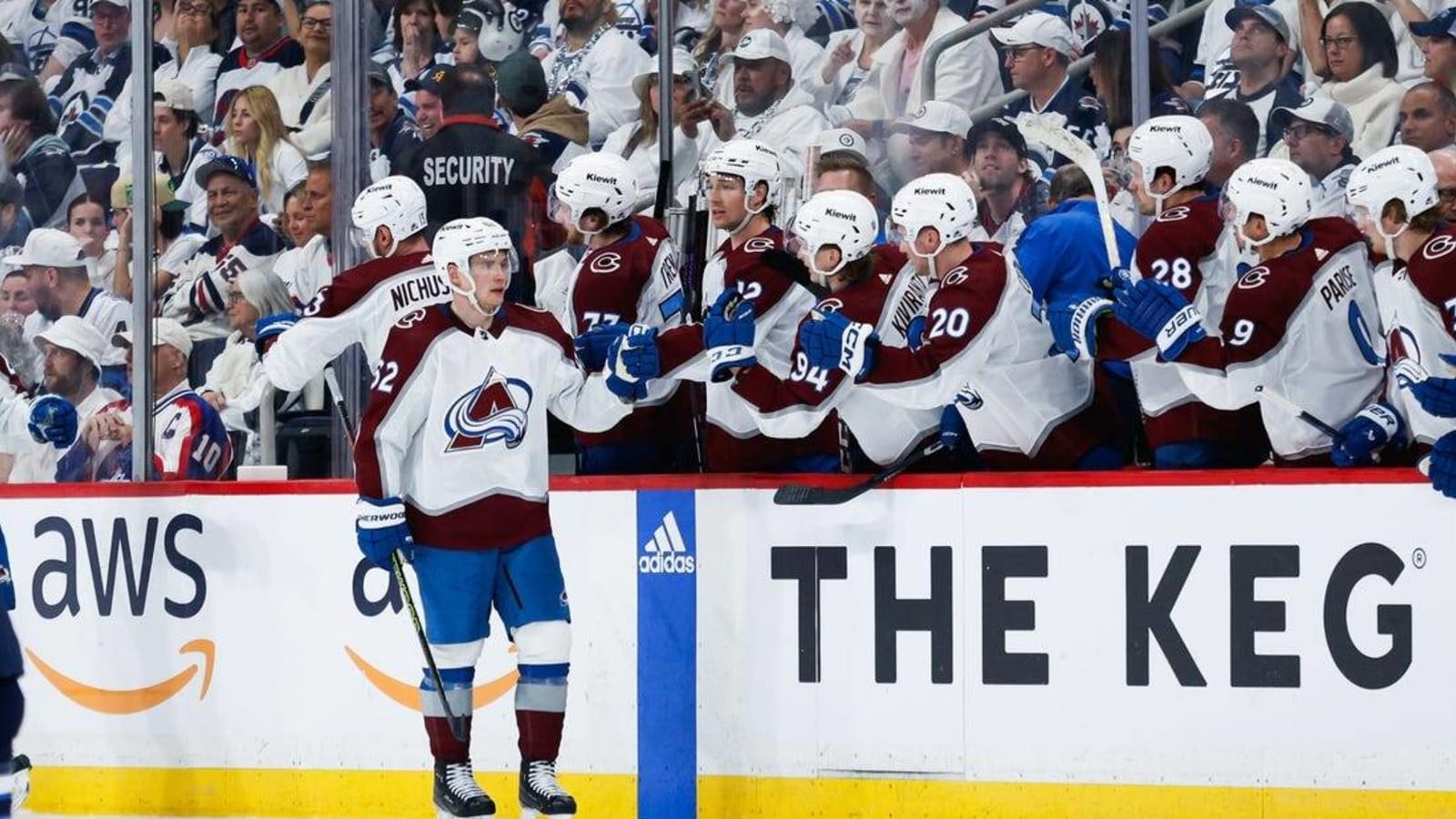 Avalanche get even with Jets in Game 2