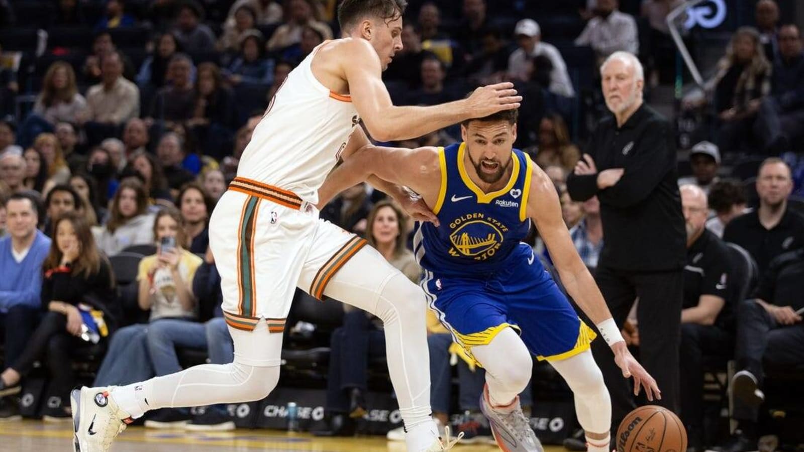 NBA roundup: Steph Curry lifts Warriors past Lakers in return