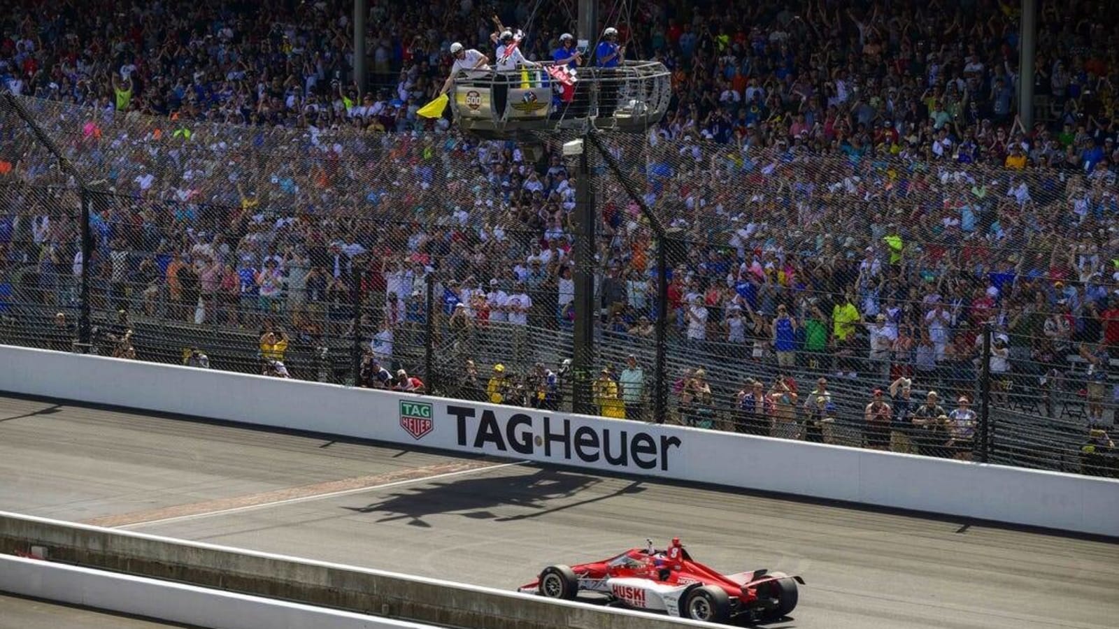 Marcus Ericsson thrives in restart to win Indianapolis 500