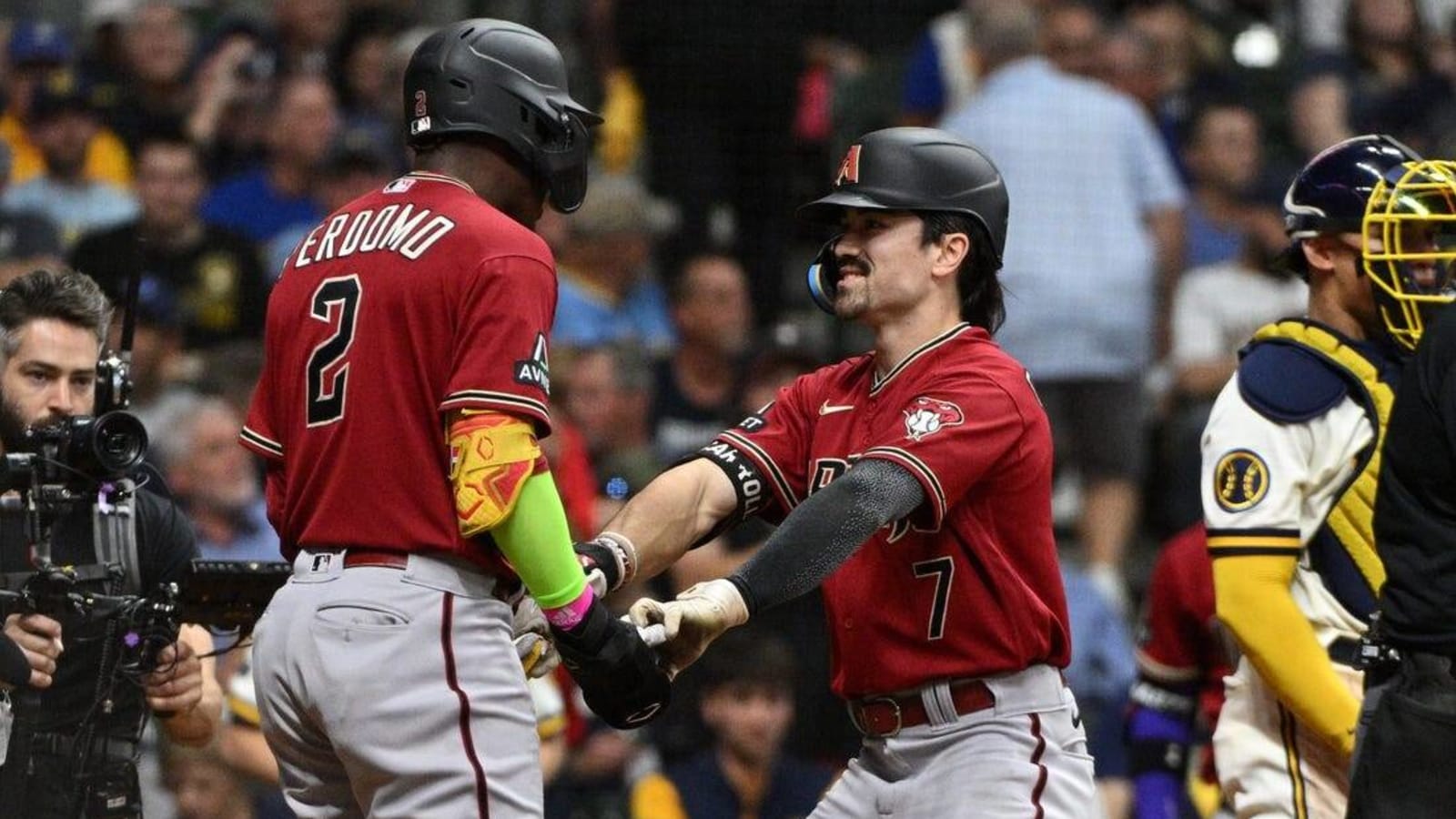 Early homers send D-backs to Game 1 win over Brewers