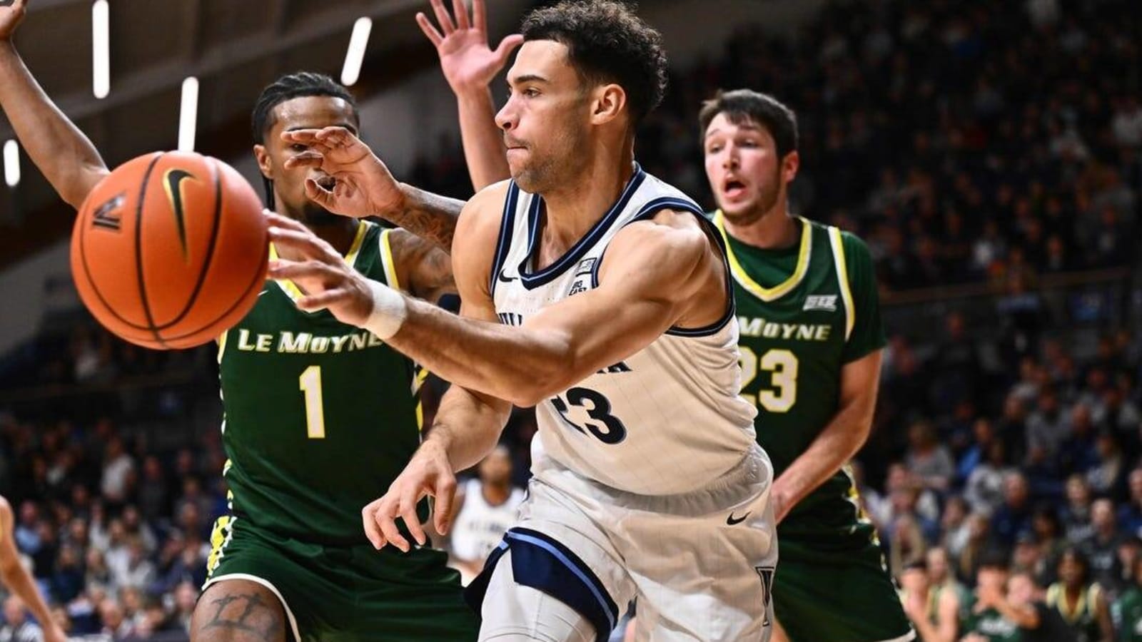 Justin Moore, Villanova roll past Le Moyne