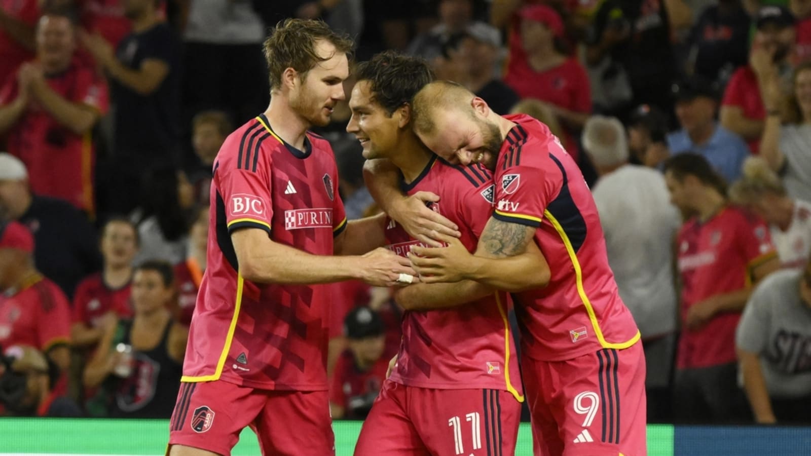 Simon Becher scores twice to help St. Louis City top Dynamo