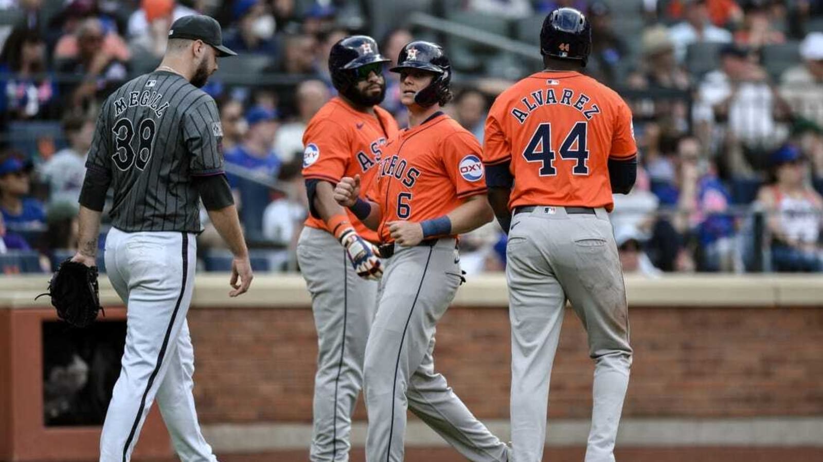 Astros dig hole, rally to defeat Mets