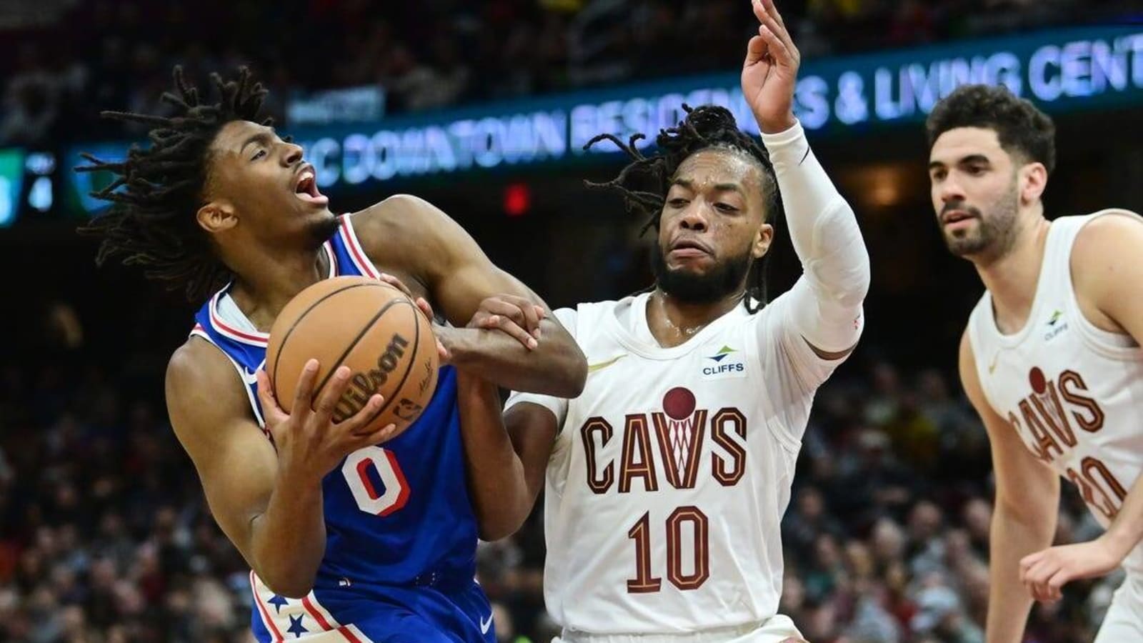 Georges Niang scores 25 to lead Cavaliers past 76ers