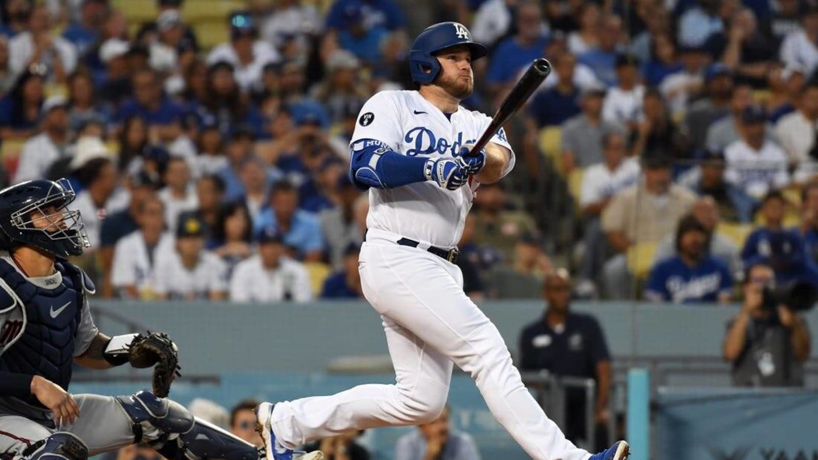 Dodgers&#39; Max Muncy suffers hand contusion; X-rays negative