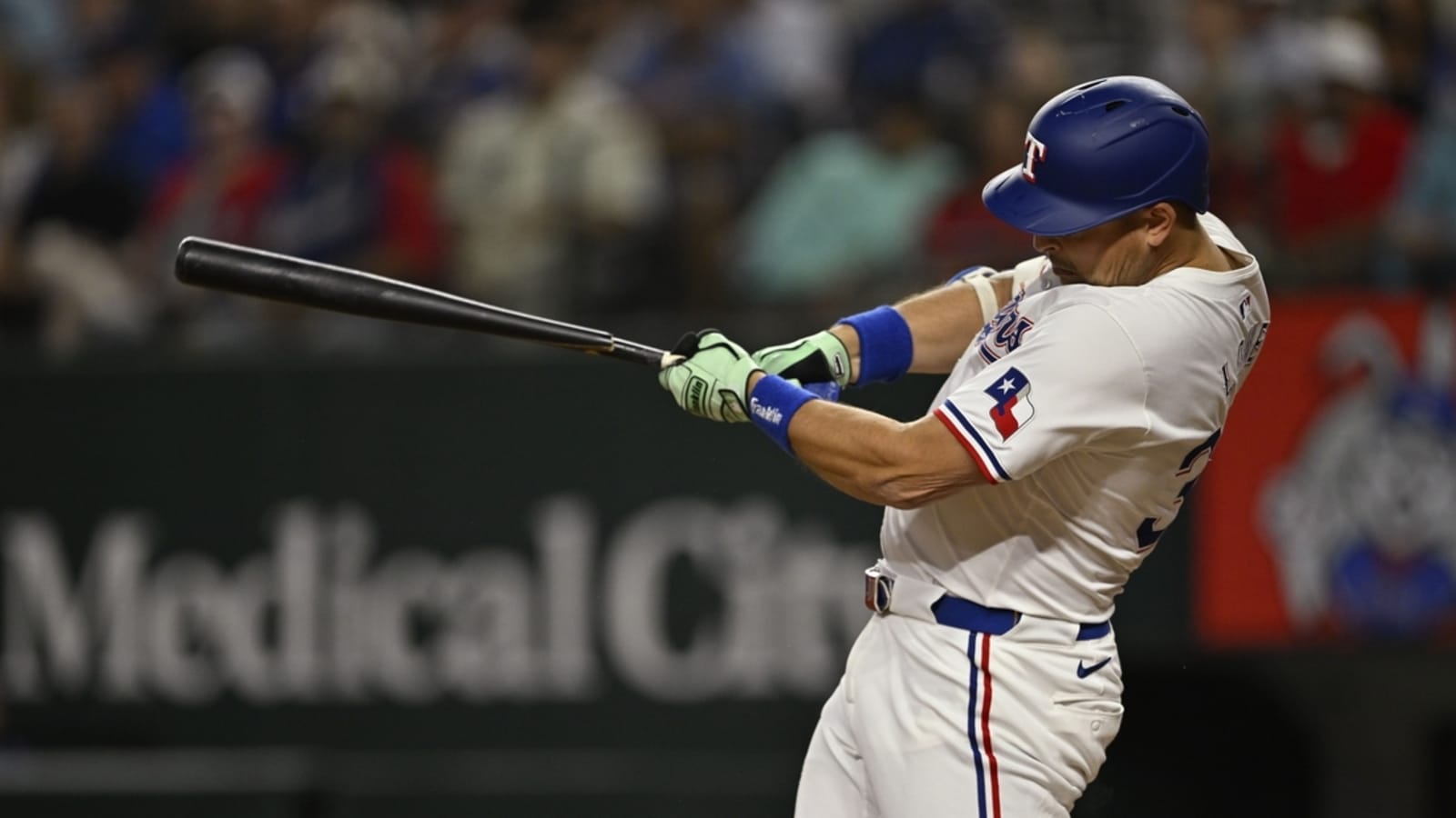 Nationals acquire 1B Nathaniel Lowe from Nationals