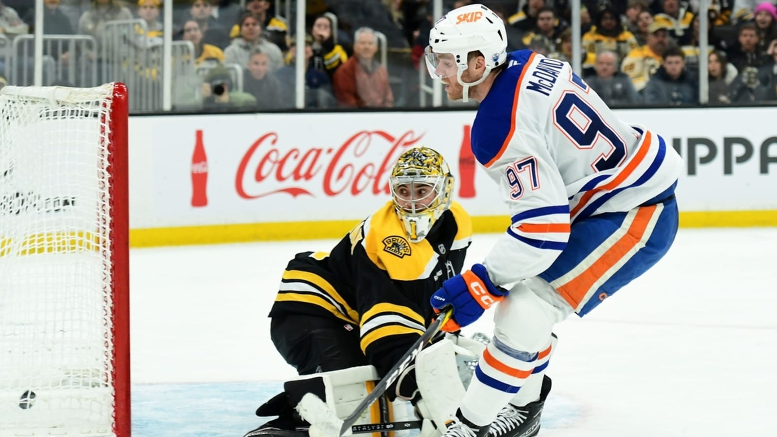 Connor McDavid, Oilers steamroll skidding Bruins 4-0