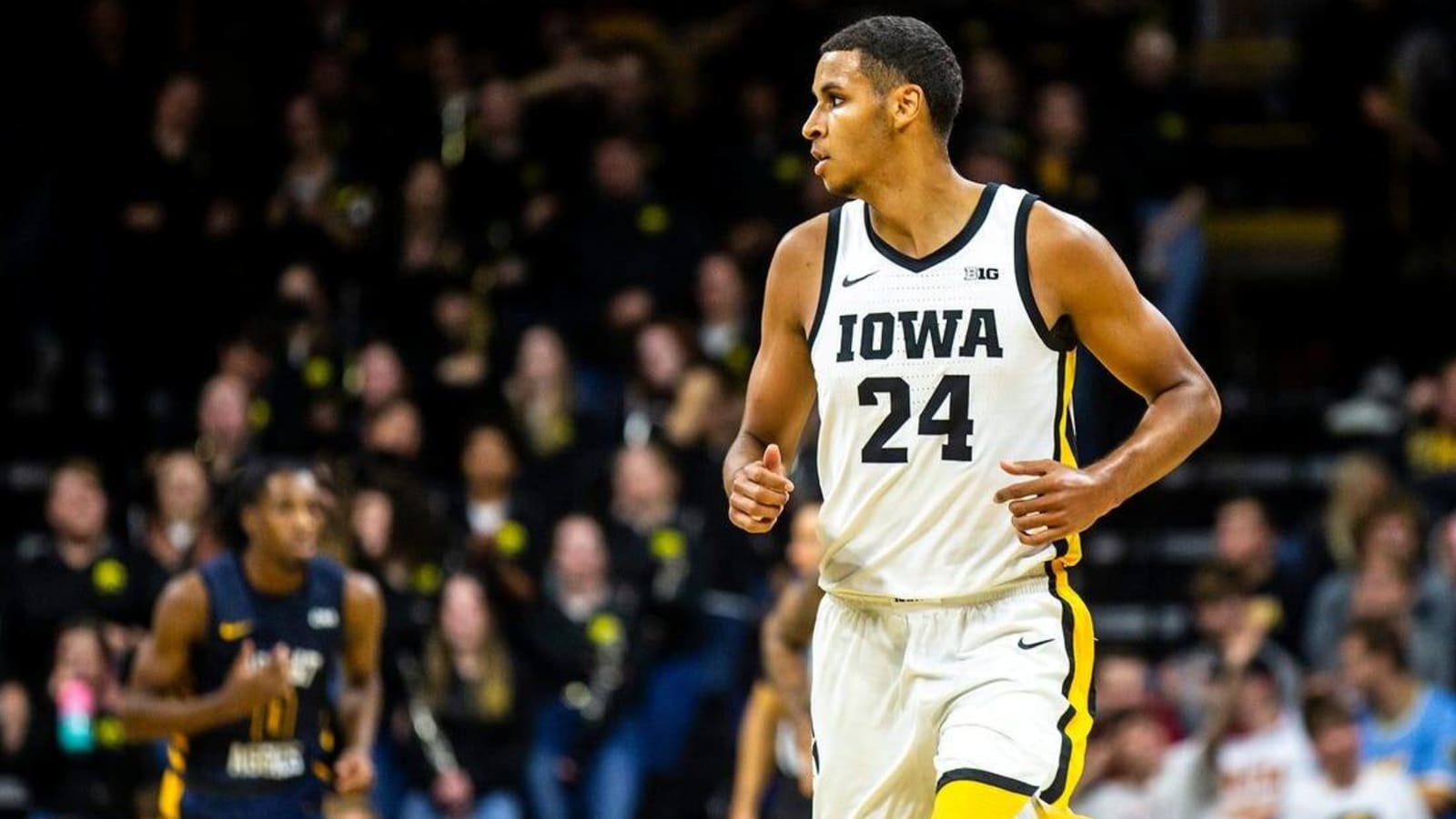 Kris Murray scores 30 as No. 25 Iowa blows out Omaha