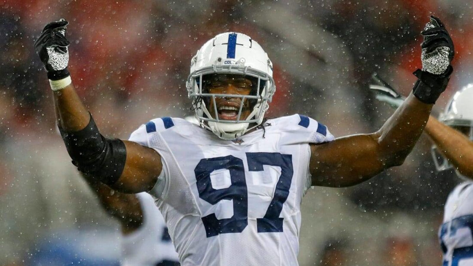 DE Al-Quadin Muhammad rejoins Colts on 1-year deal