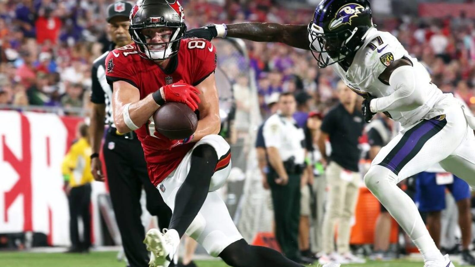 Bucs hang on to beat Ravens, 26-20