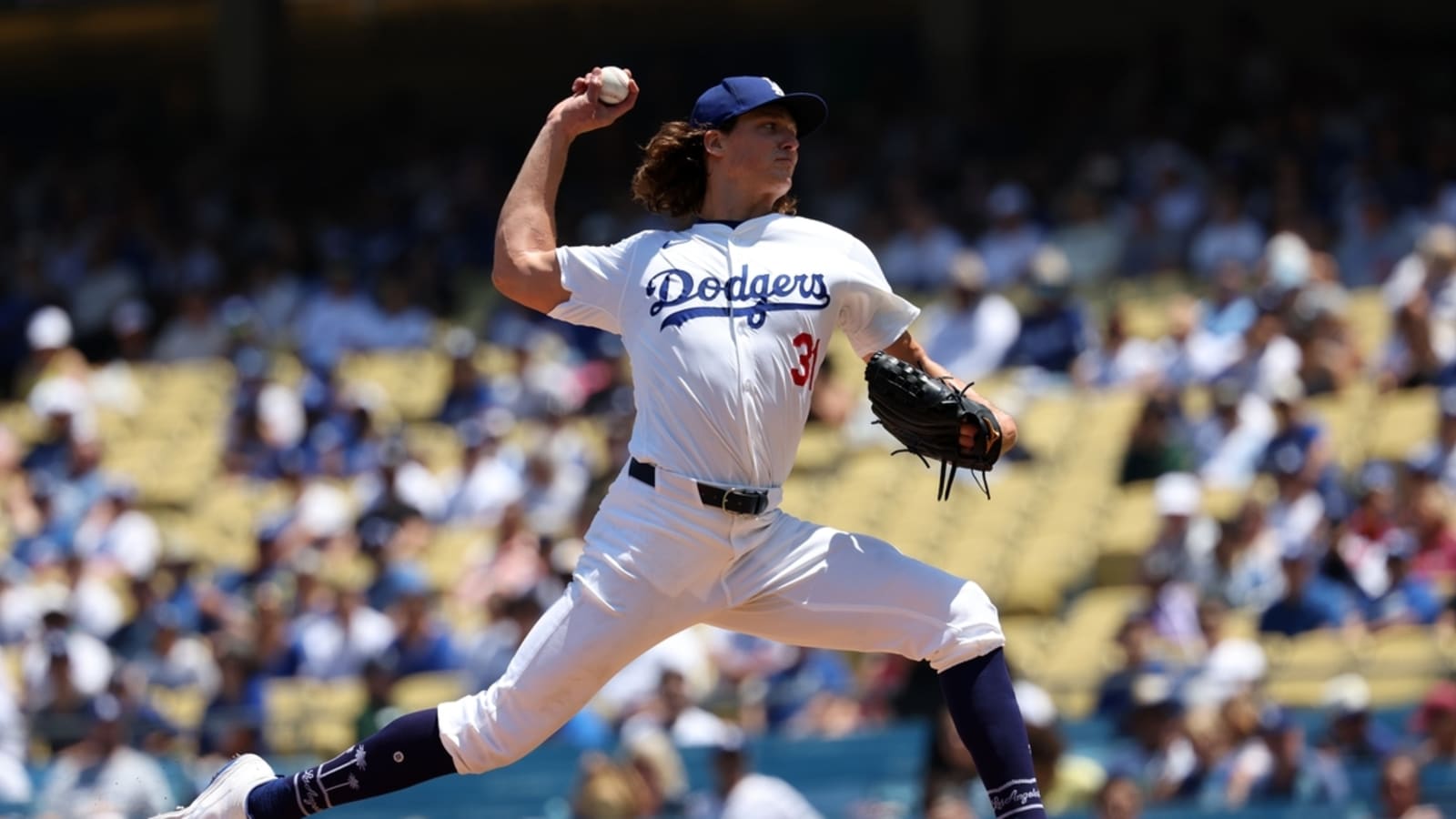 Dodgers outlast Pirates in 10 innings to finish sweep