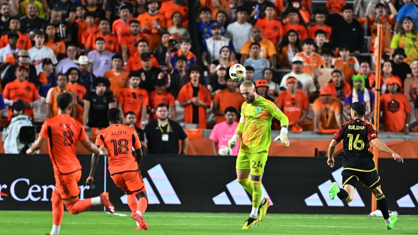 Sounders outlast Dynamo in penalties to sweep series