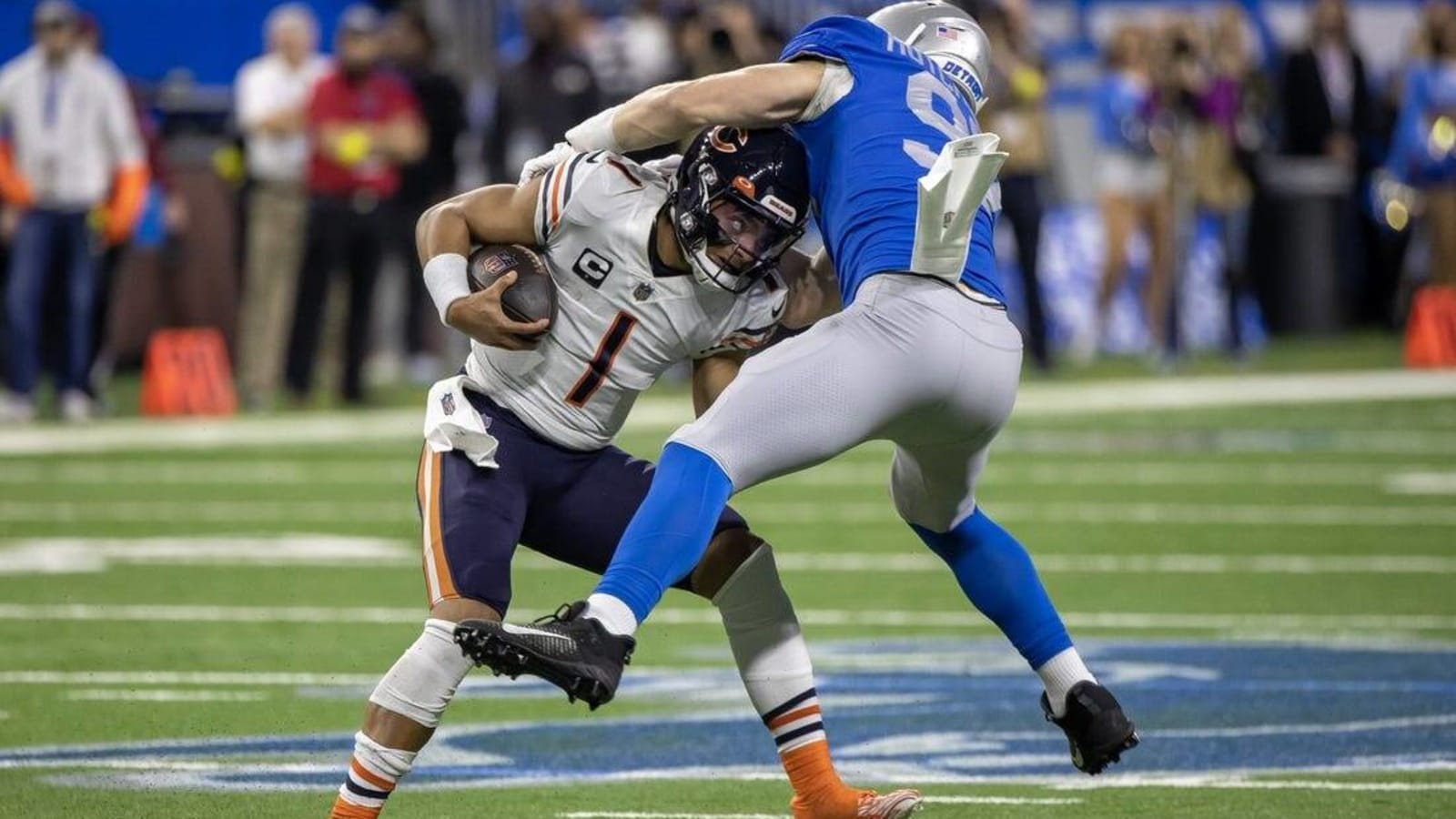 Lions pound Bears, keep wild-card chances alive