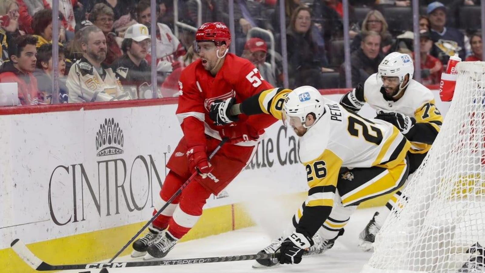 NHL roundup: Wings lean on David Perron, sink Penguins