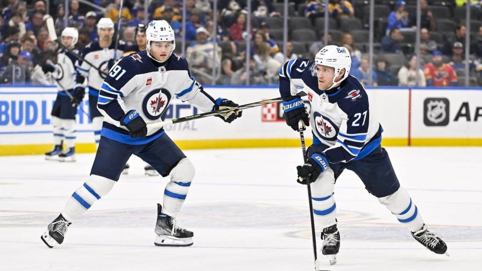 Jets try to keep dominating division, clash with Predators