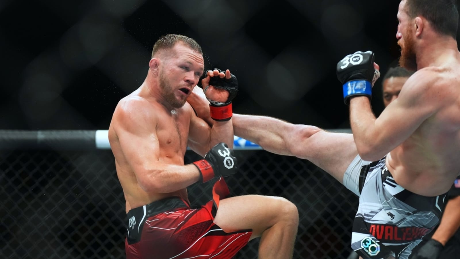 UFC Fight Night: Petr Yan takes down Deiveson Figueiredo