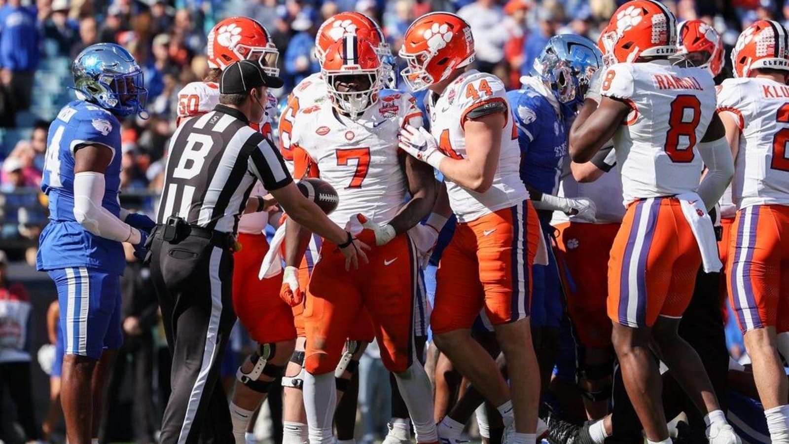 Phil Mafah (4 TDs), Clemson topple Kentucky late in Gator Bowl