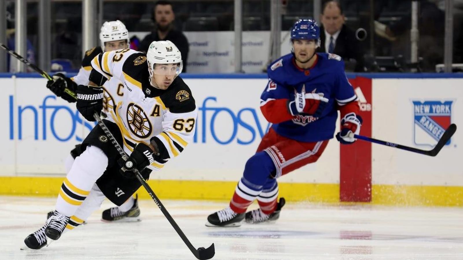 Maple Leafs look to halt Bruins&#39; seven-game winning streak