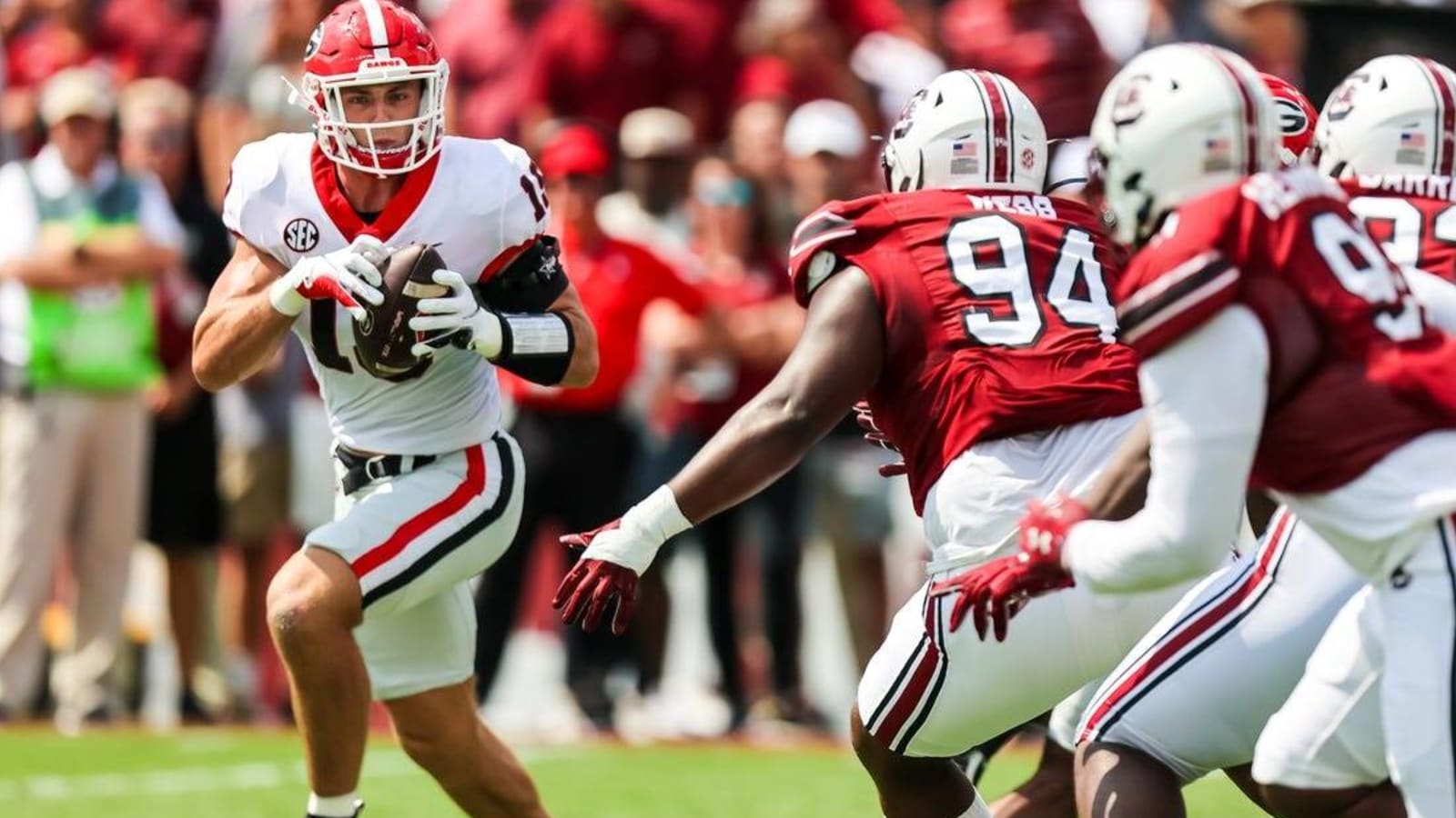 Stetson Bennett and No. 1 Georgia smother South Carolina