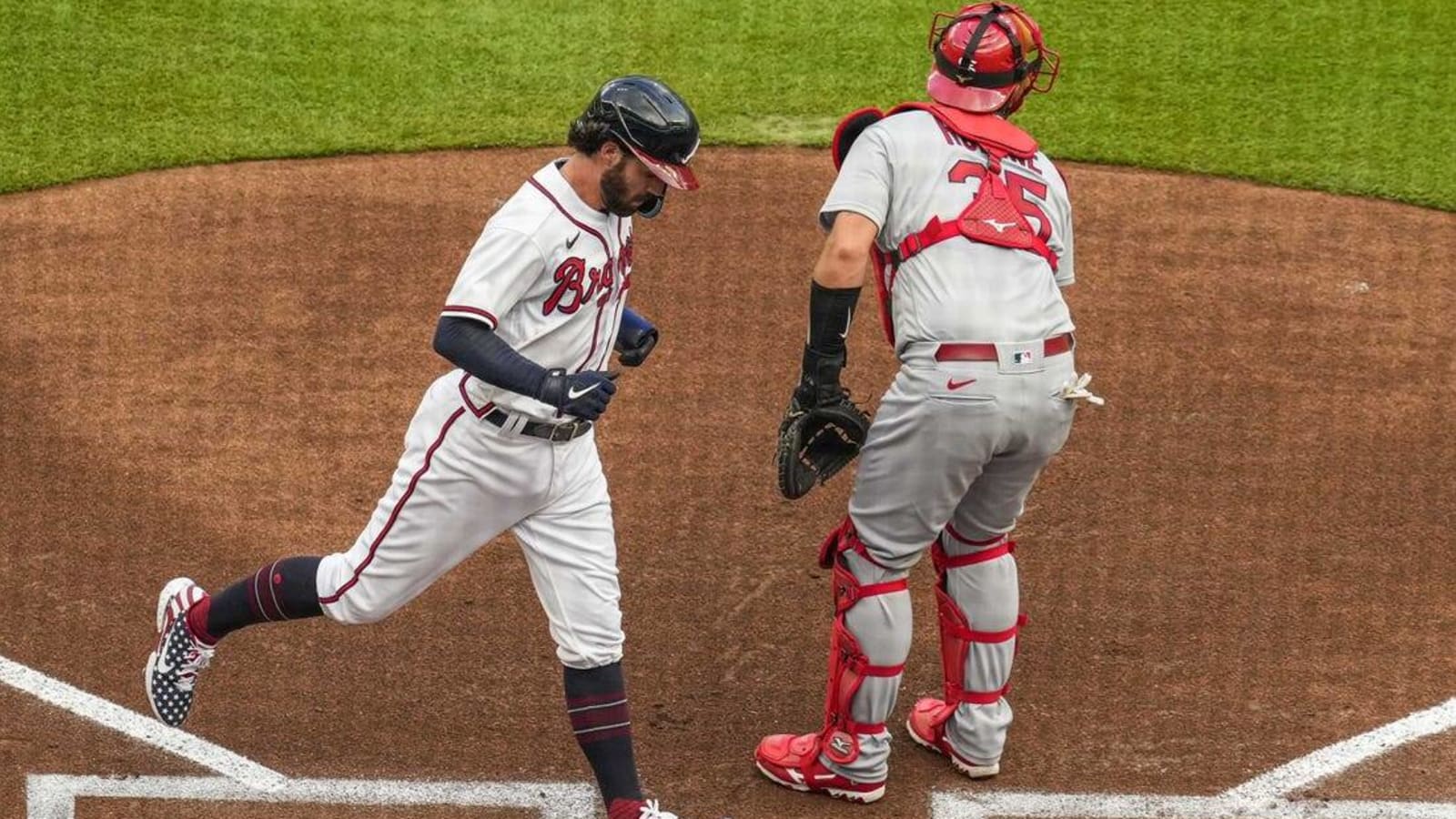 Braves score 5 runs in 2nd to take down Cardinals