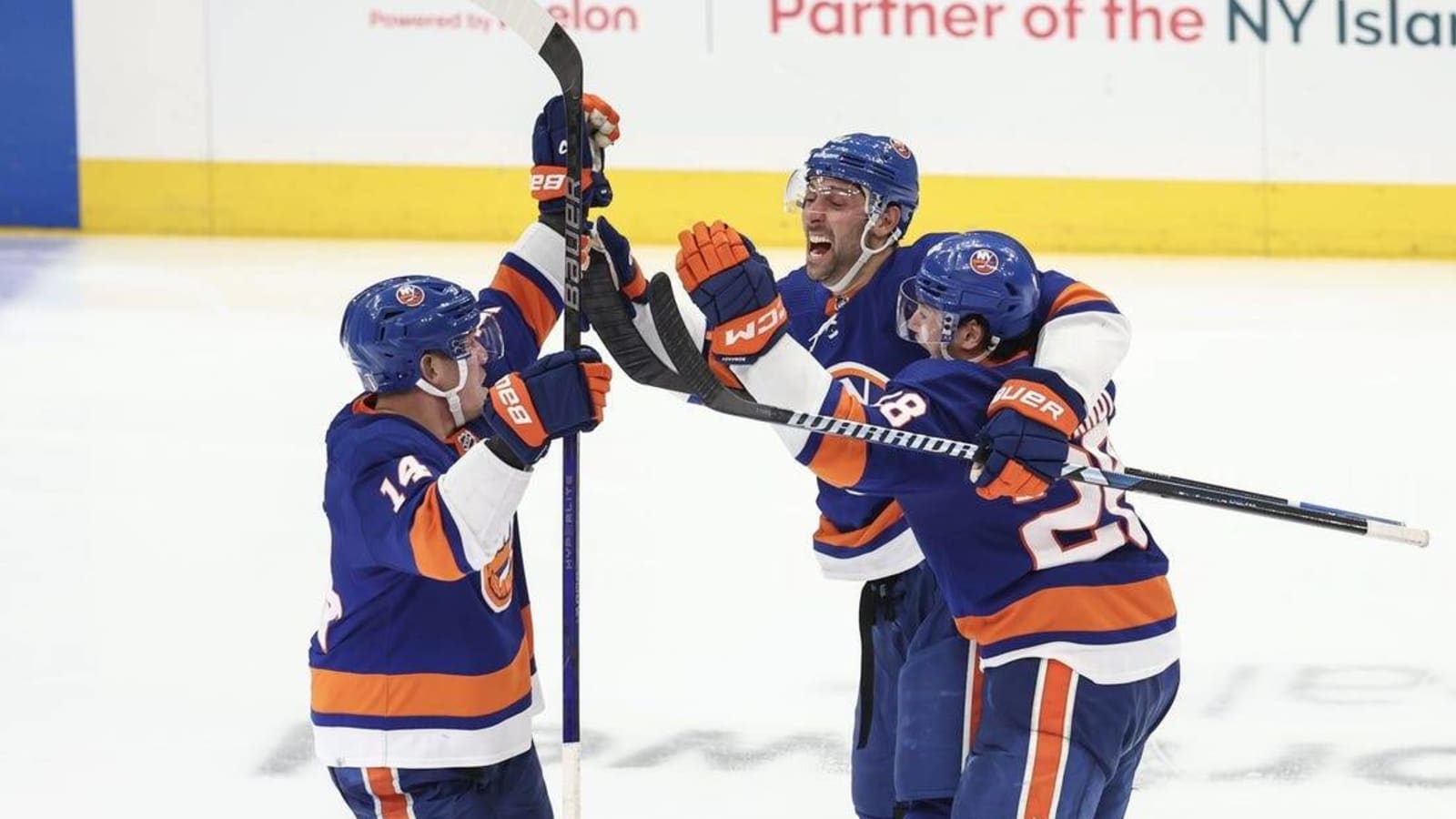 NHL roundup: Islanders remain alive with double-OT win