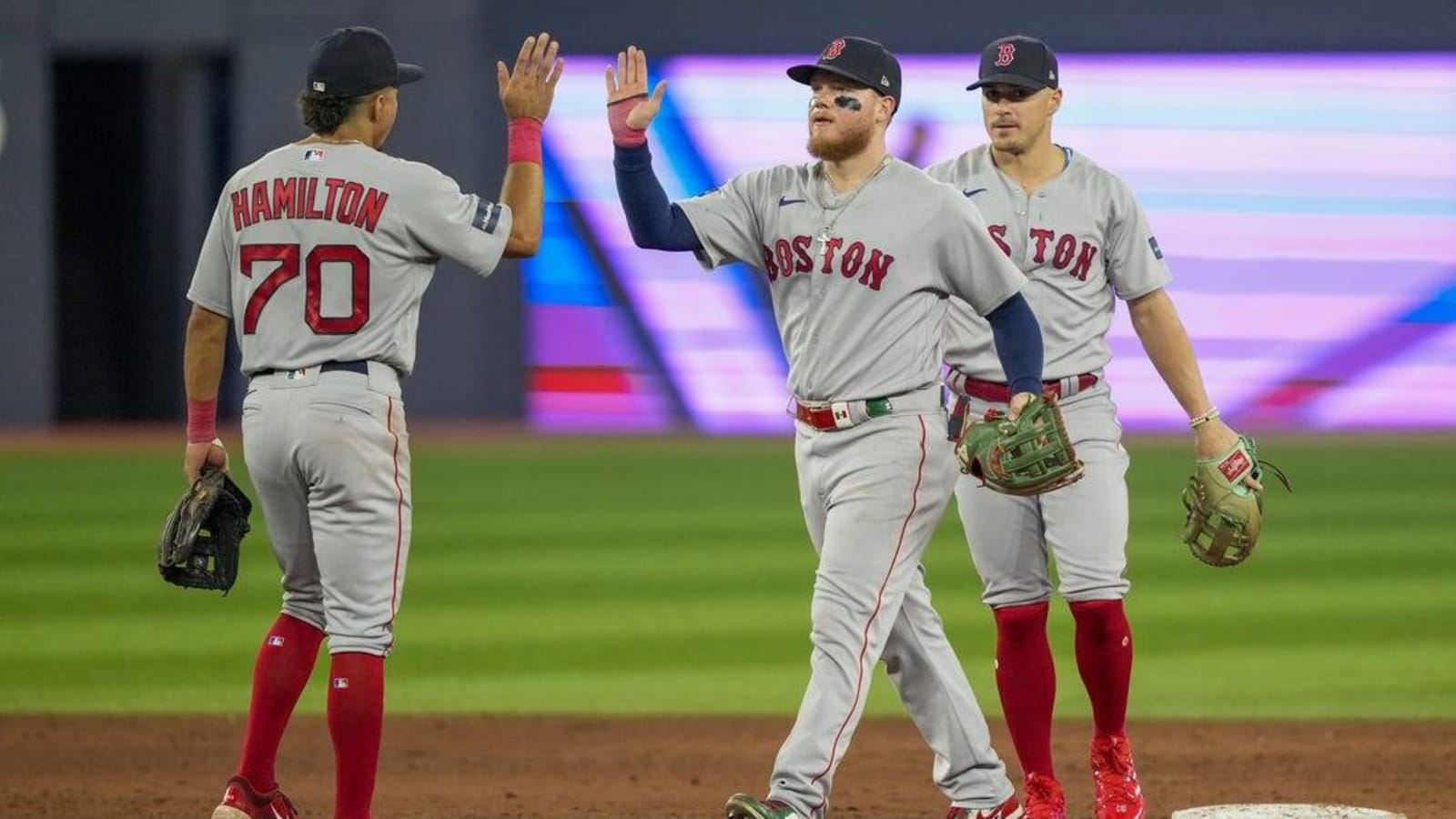 Seeking 4th straight win, Red Sox welcome Rangers to town