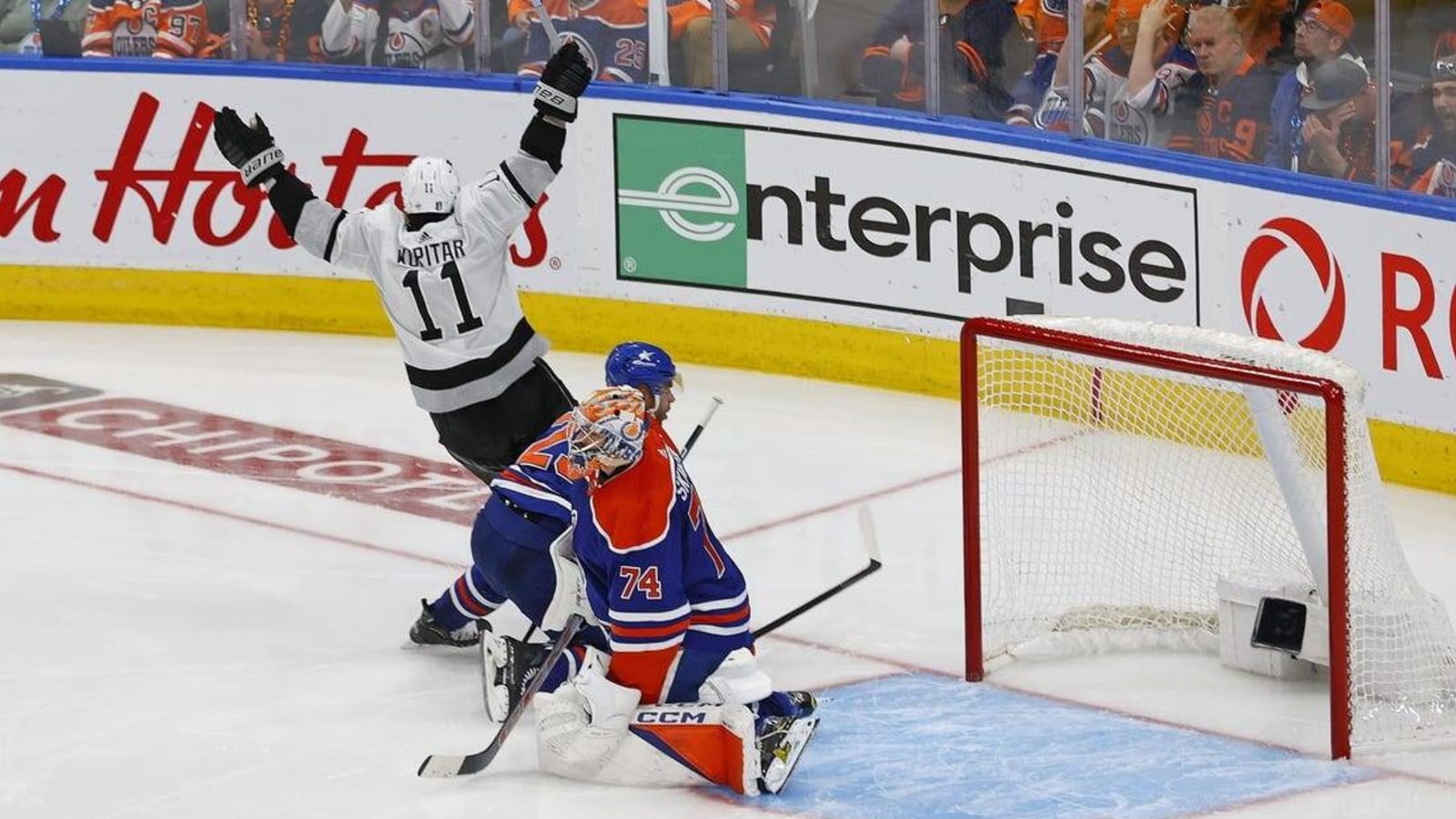 Kings relying on veterans as series vs. Oilers moves to L.A.