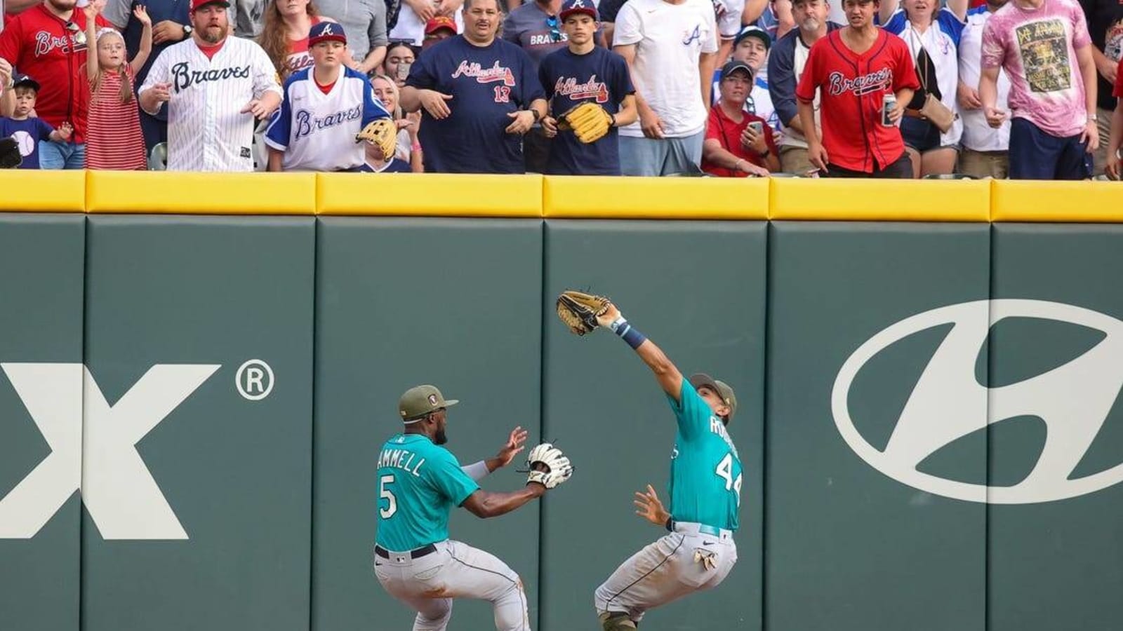 Mariners snap skid with 7-3 win over Braves