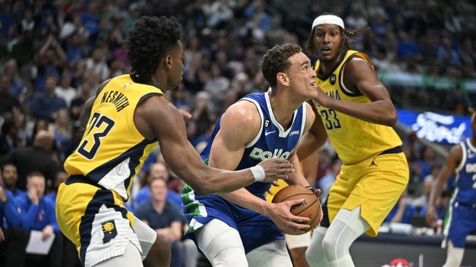 Pacers hold on for win over skidding Mavericks