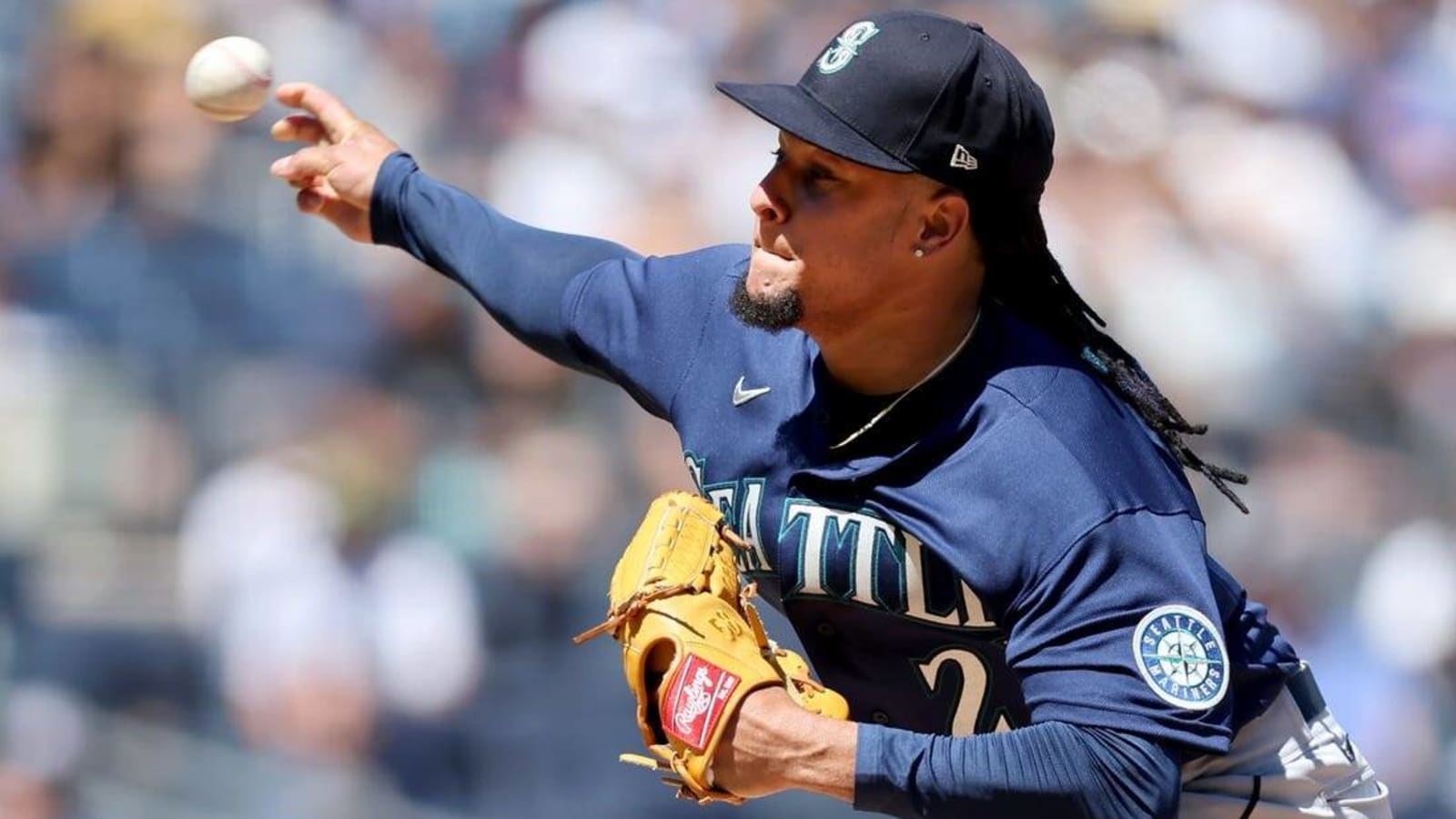 MLB roundup: Luis Castillo beats Yanks in Mariners debut