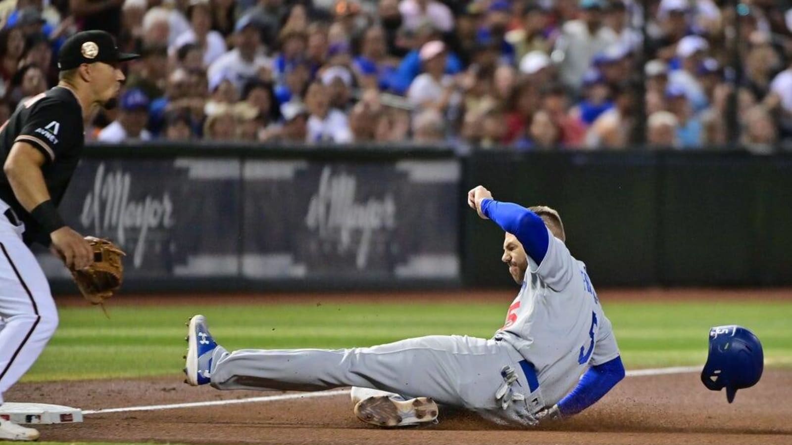 David Peralta&#39;s 2-run single lifts Dodgers past Diamondbacks