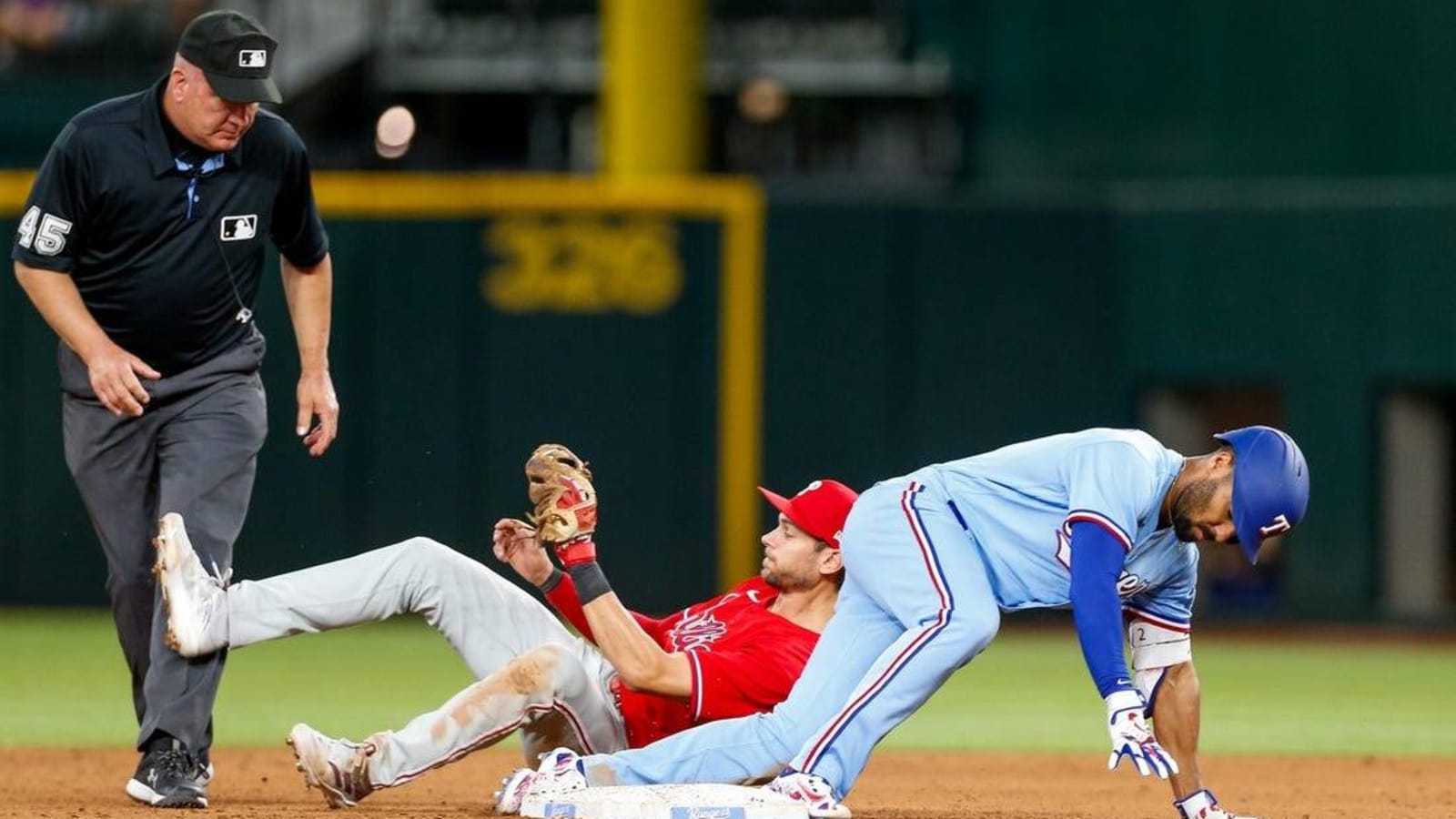Rangers lean on pitching, beat Phillies to earn sweep