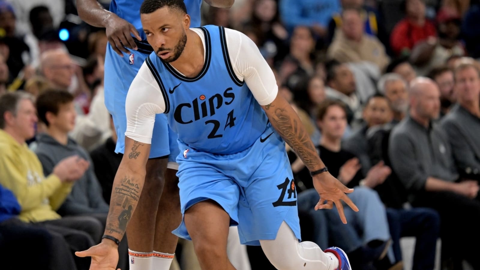 Clippers, Pelicans seeing different results despite stars&#39; absence