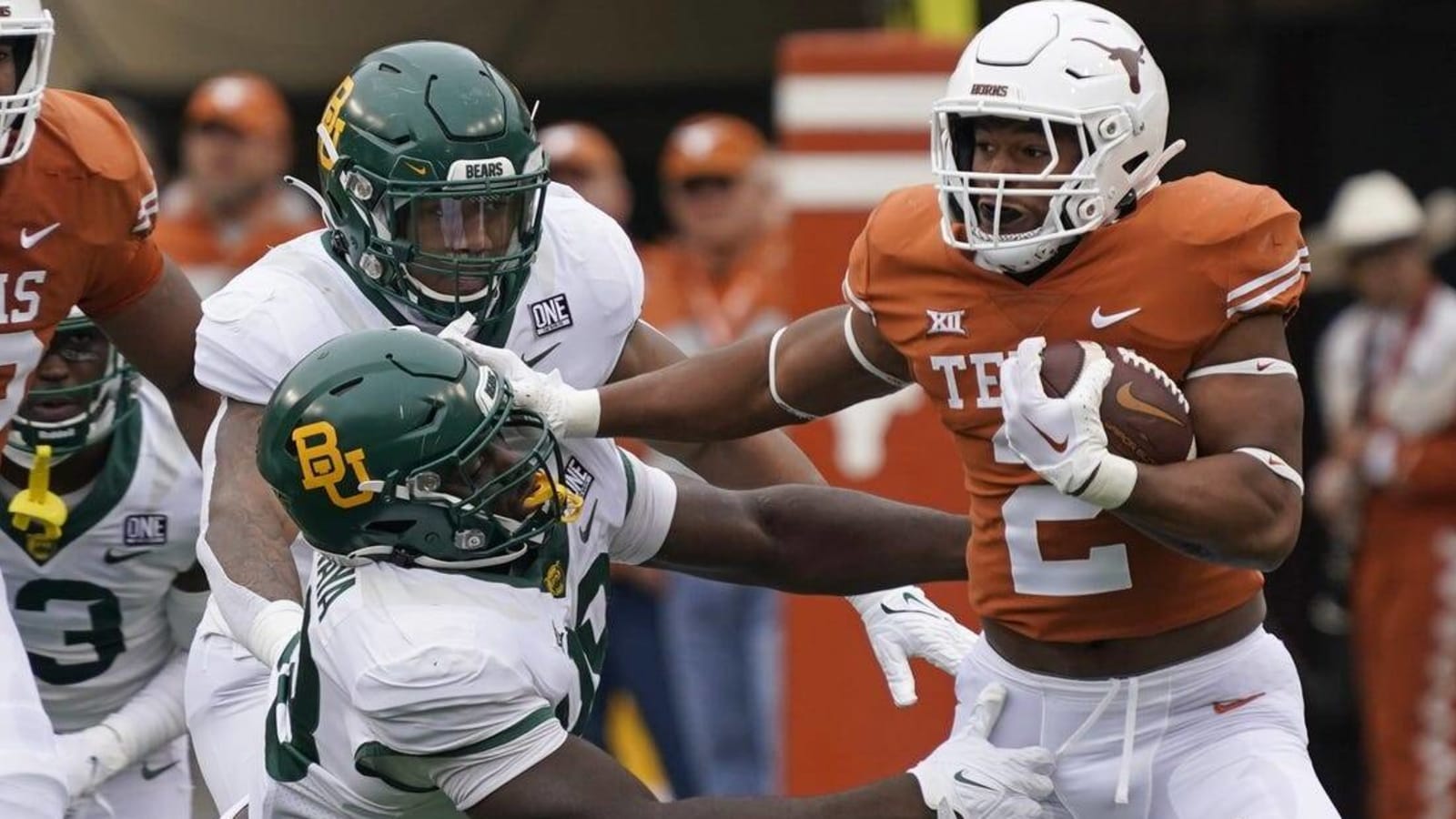 Texas backup RB Roschon Johnson declares for draft