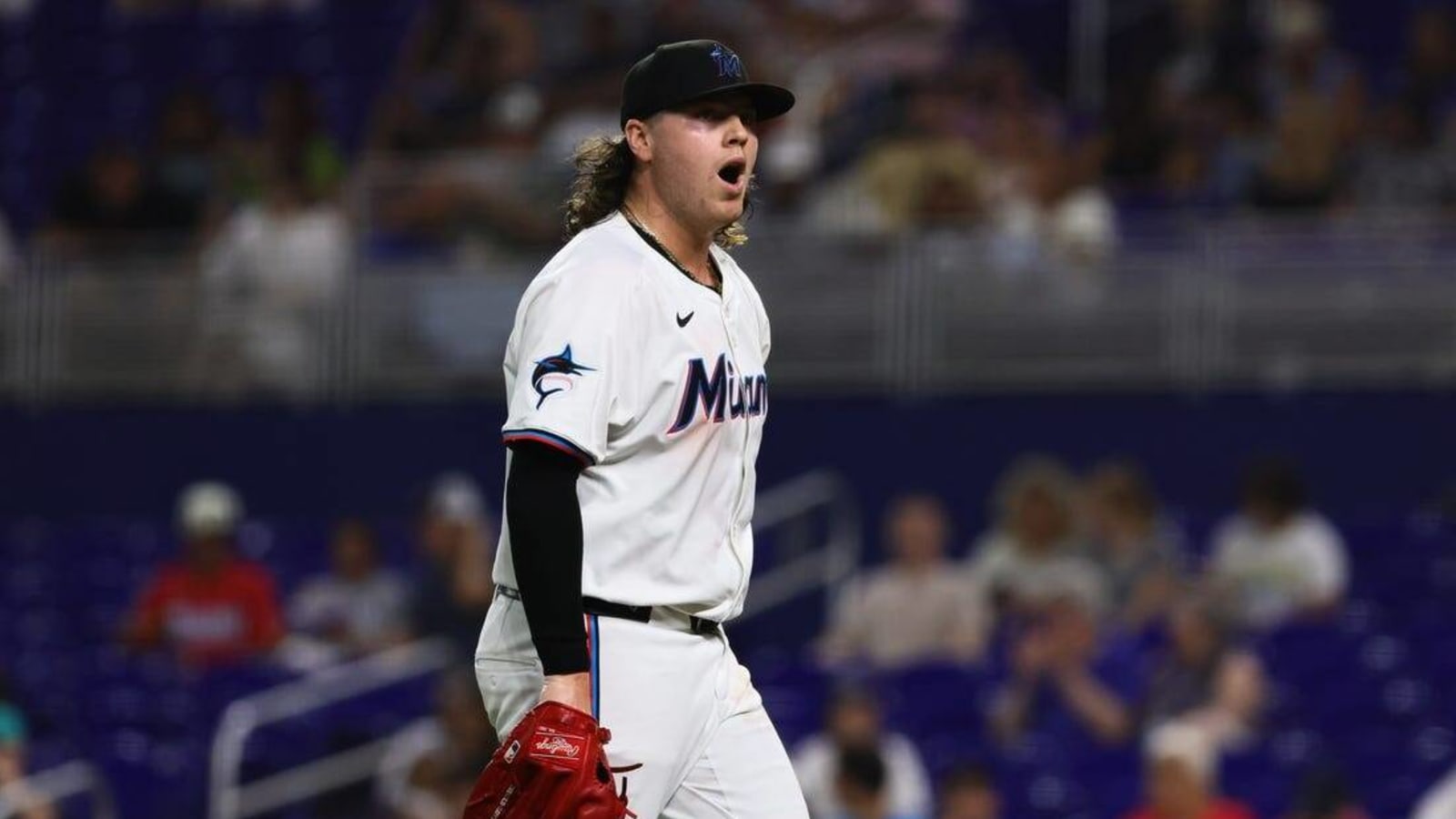 Marlins down Brewers on Josh Bell&#39;s walk-off single
