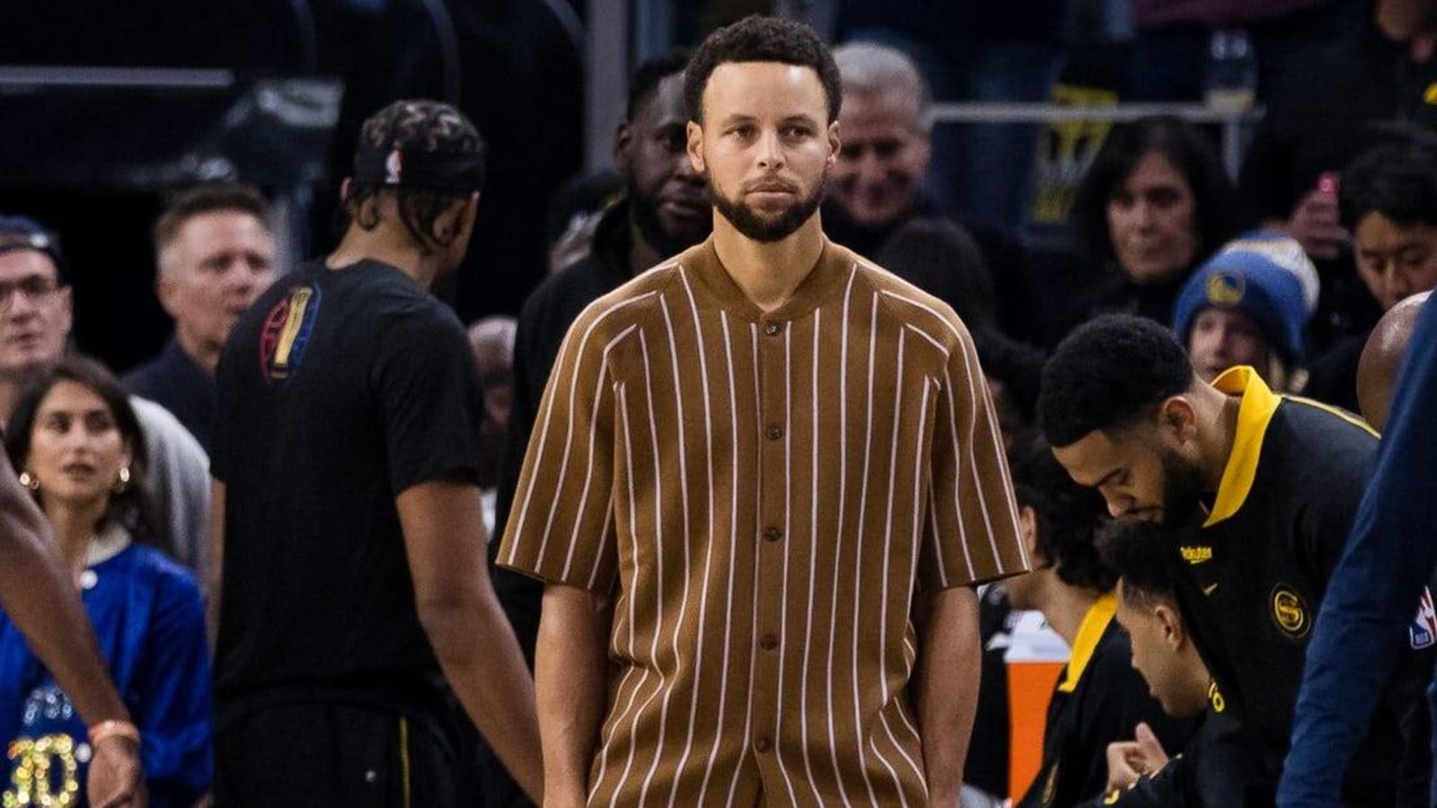 Warriors G Stephen Curry day-to-day with knee injury