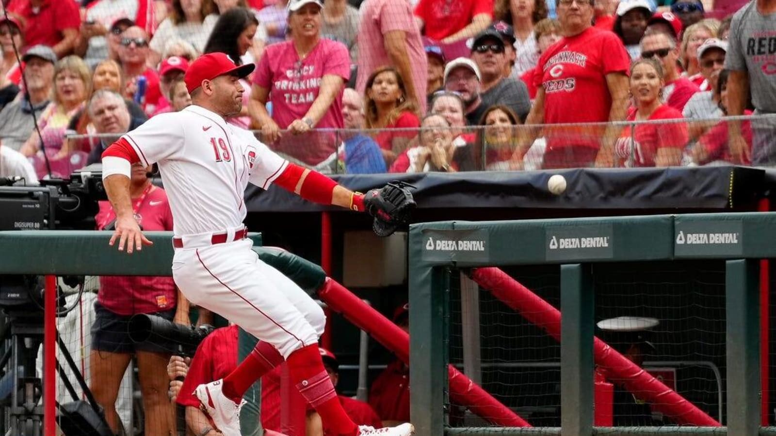 Reds&#39; Joey Votto to undergo season-ending rotator cuff surgery