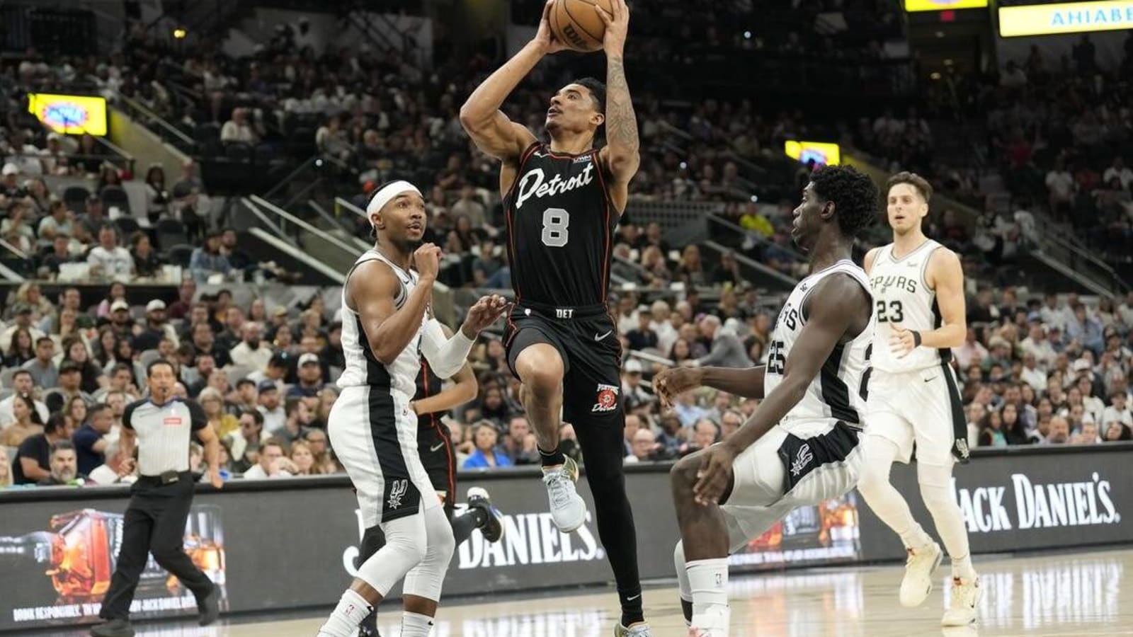 Spurs finish on upward swing, beat NBA-worst Pistons