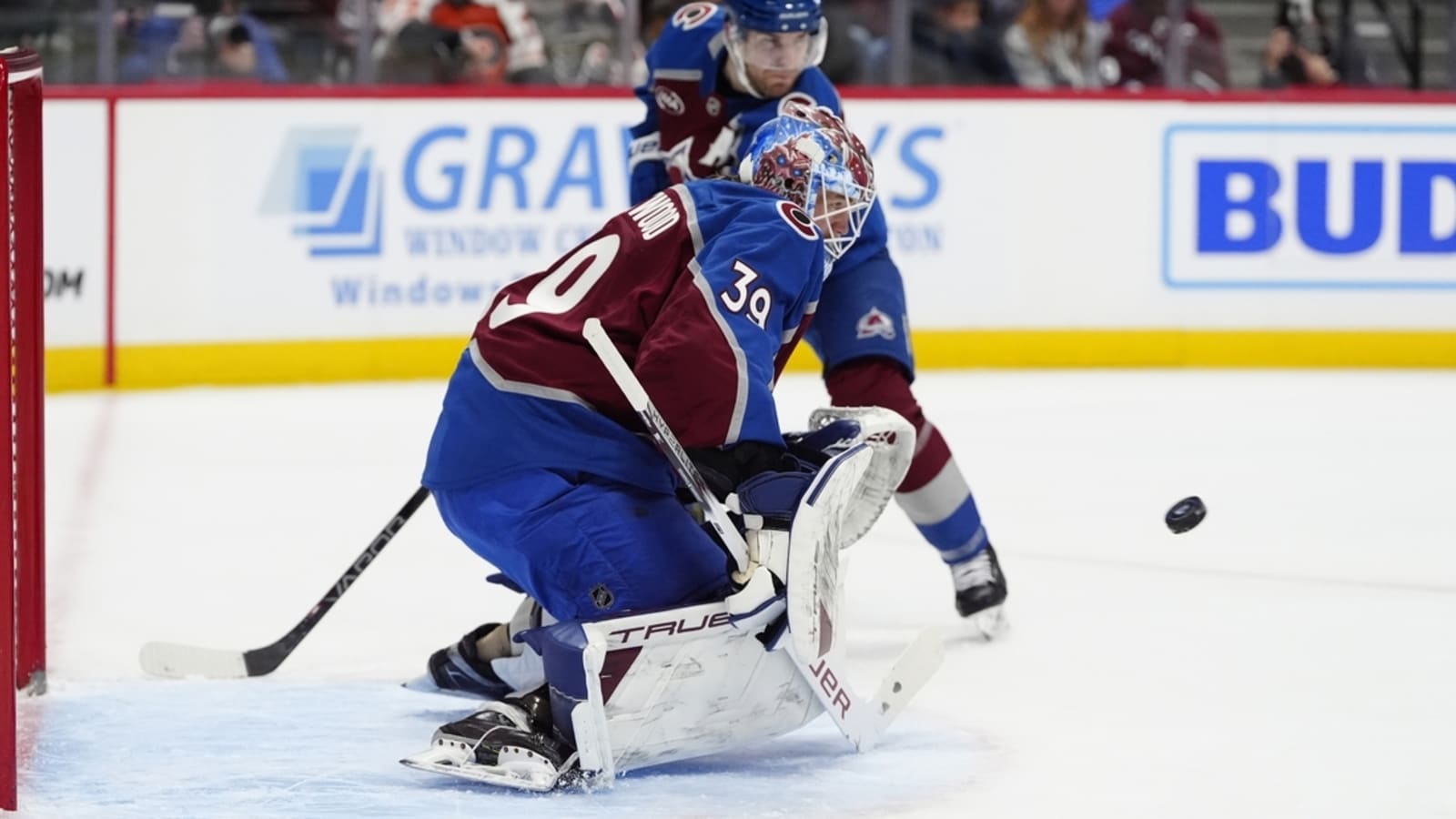 Avs&#39; Mackenzie Blackwood shines as Flyers blanked once again