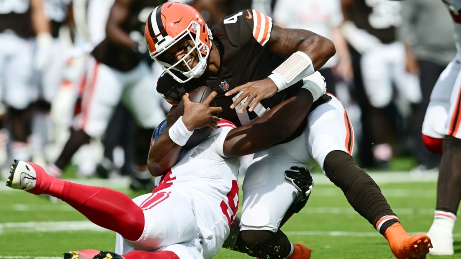 Browns rule out starting OTs, TE David Njoku