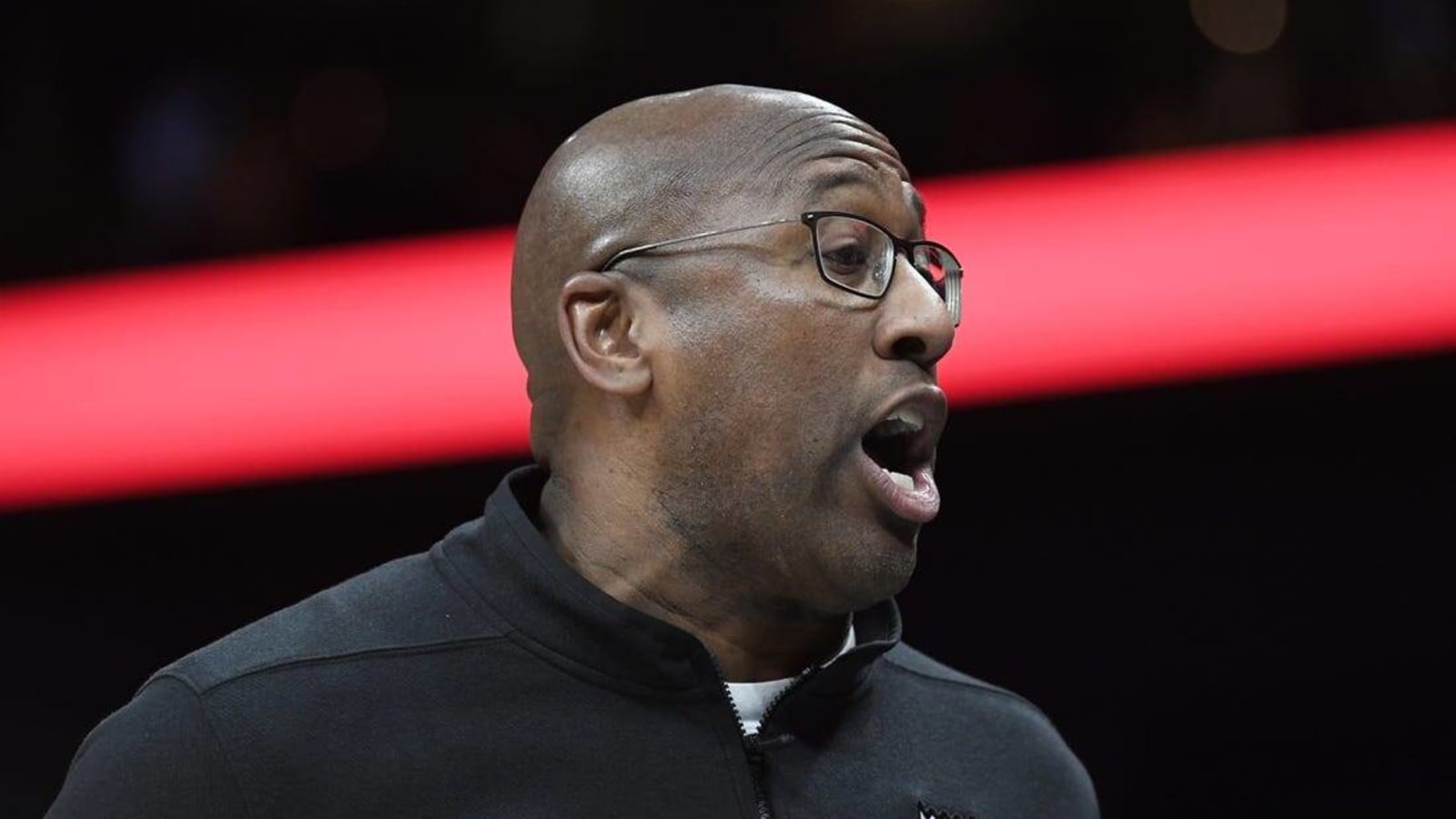 Kings coach Mike Brown fined $50K for criticizing officials | Yardbarker