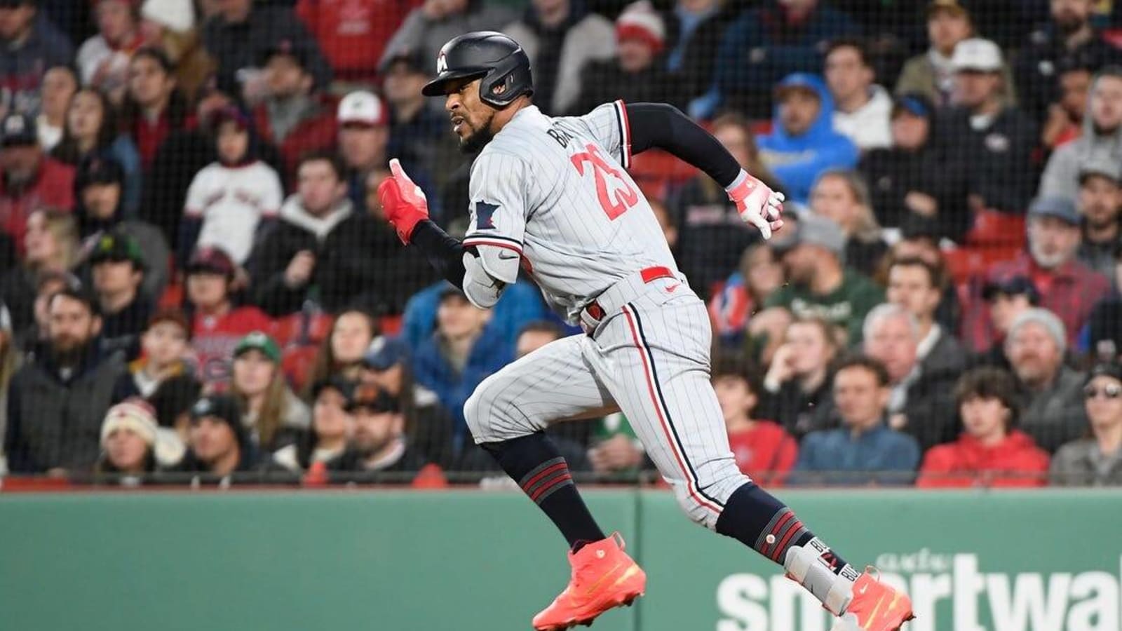 Red Sox score three in 10th inning to overtake Twins